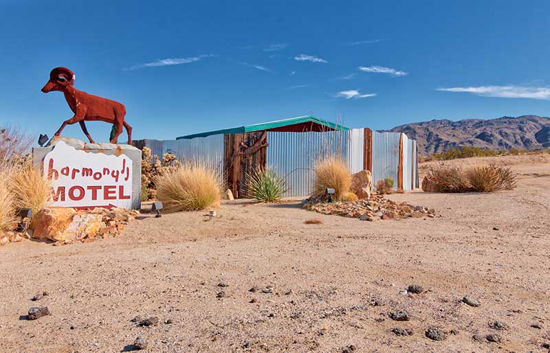 Harmony Motel Big Horn sign